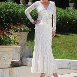 NWT Antique White sleeved wedding dress size 18